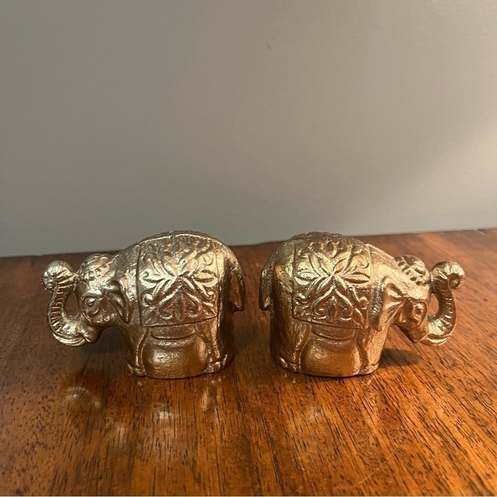 Elephant Salt and Pepper Shakers Gold Metal - Picture 6 of 11